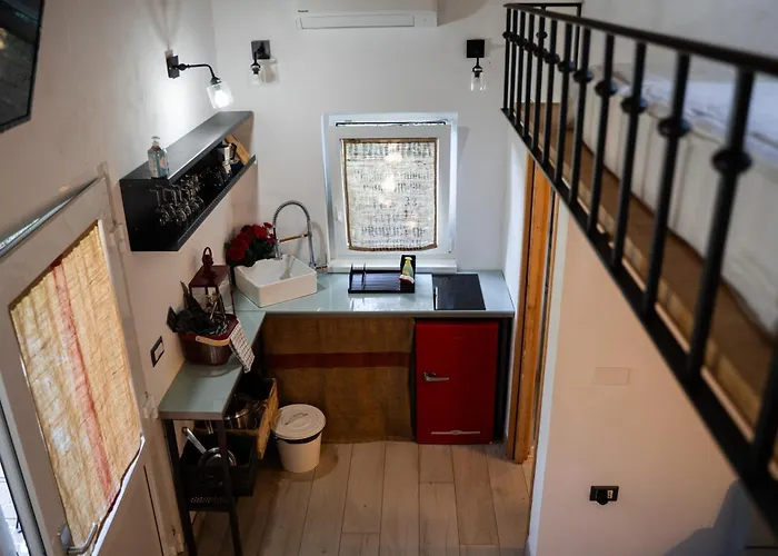 9B-The Tiny House